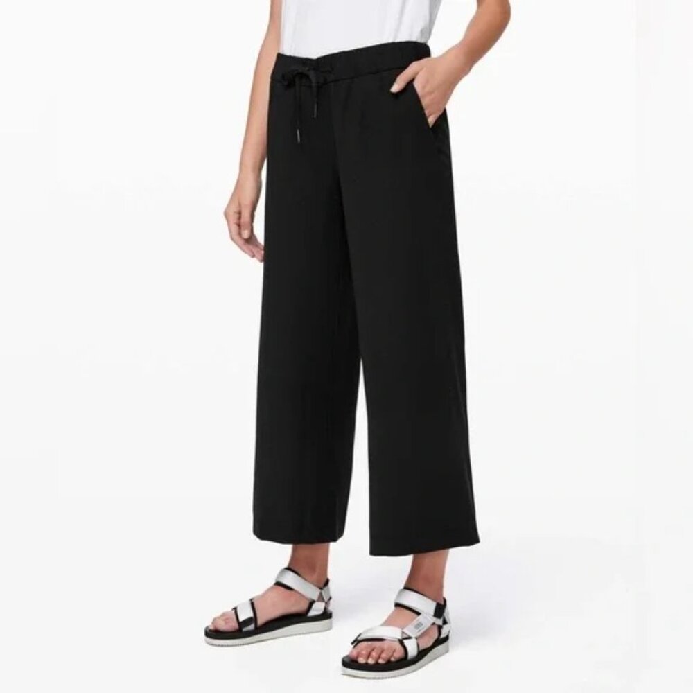 NWT Lululemon On the Fly Wide-Leg 7/8 Pant Woven in Black Size 8